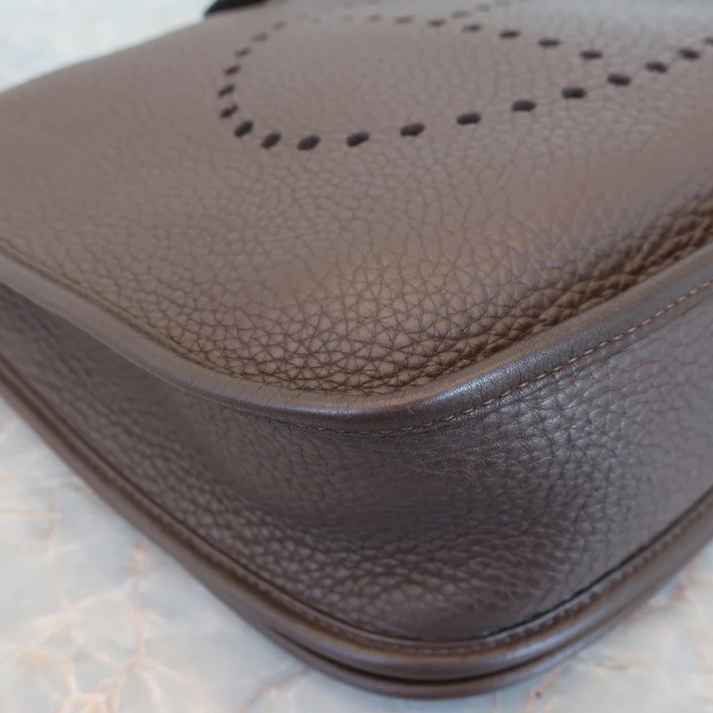 AUTHENTIC HERMES EVELYNE GM Chocolate brown clemence leather crossbody - Picture 6 of 15
